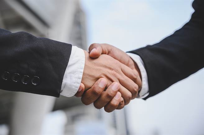 shakehands